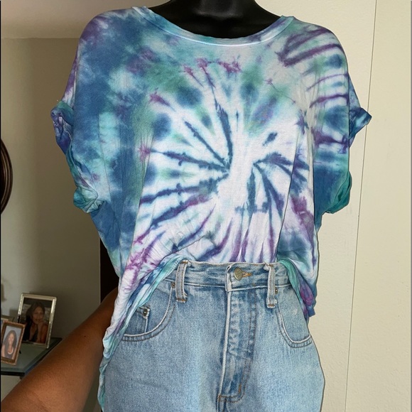 SUPER CUTE TRENDY TIE-DYE TOP!! - Picture 3 of 3